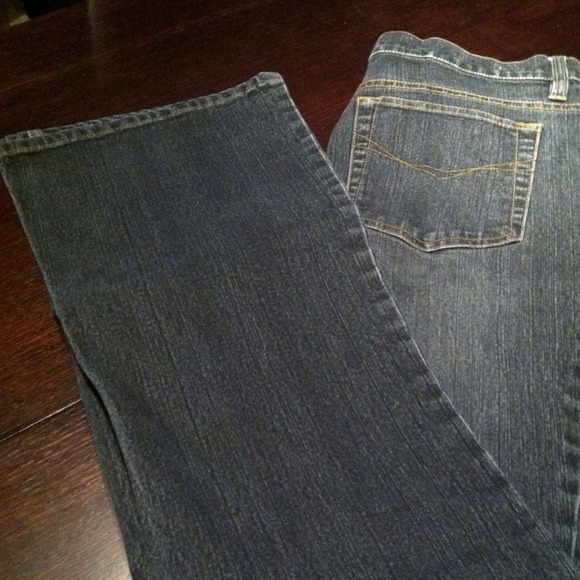 Gloria Vanderbilt Jeans - Picture 3 of 5