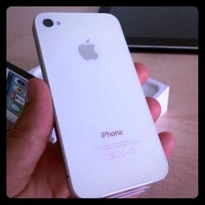 ❌❌iPhone 4 AT&T❌❌HOLDING FOR JOBELLEFT!!!!!