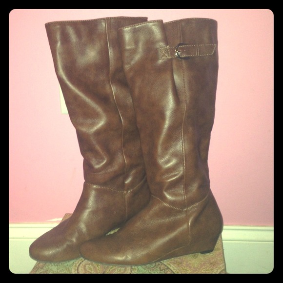 ❌🎁SOLD🎁❌Coffee bean brown leather boots w/wedge