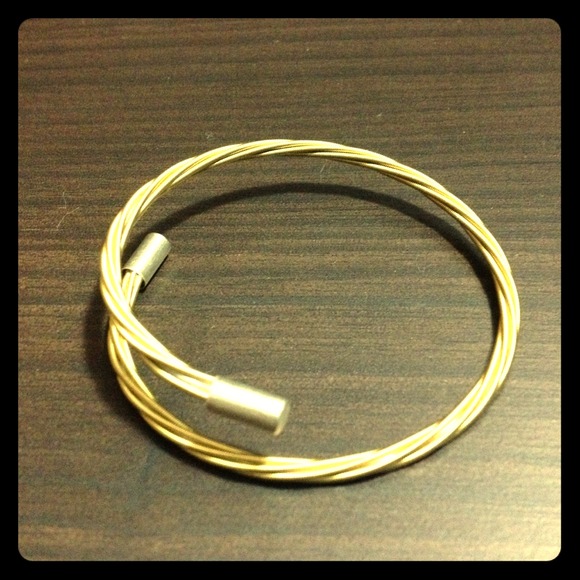 🚫SOLD🚫Gold guitar string bracelet