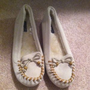 Leather shoes with faux fur lining.