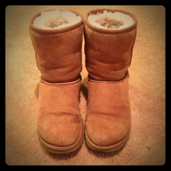 UGG Boots - 🚫SOLD🚫UGGs short chestnut color