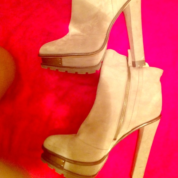 Heel booties