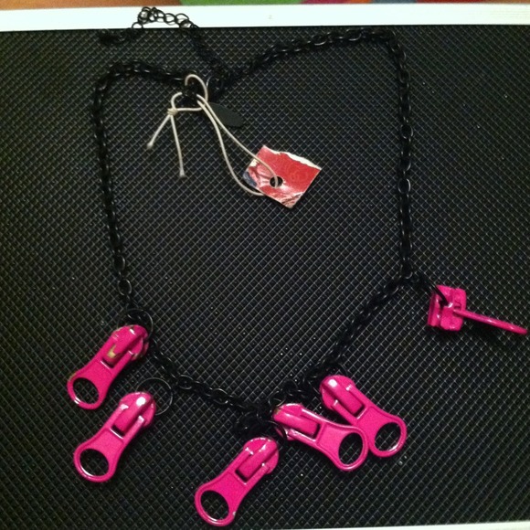 Zipper necklace