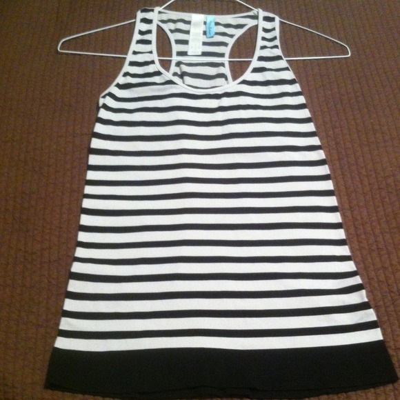 Black and gray Guess tank