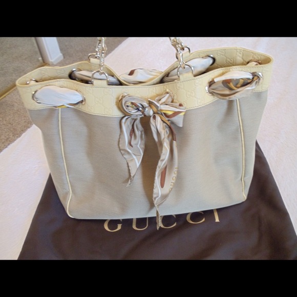 Gucci Handbags - 🔴Need to sell make an offer🔴Gucci Handbag!!