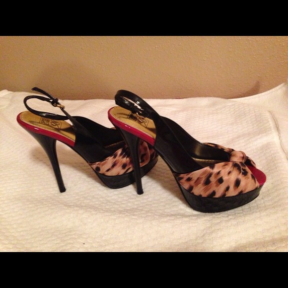 Black sling buck with cheetah pink