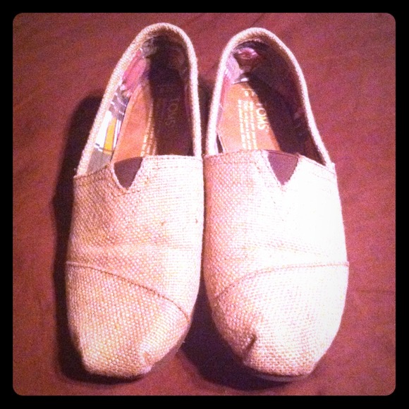 🚫TRADED🚫 w/@samanthaher 💯Authentic Mens TOMS