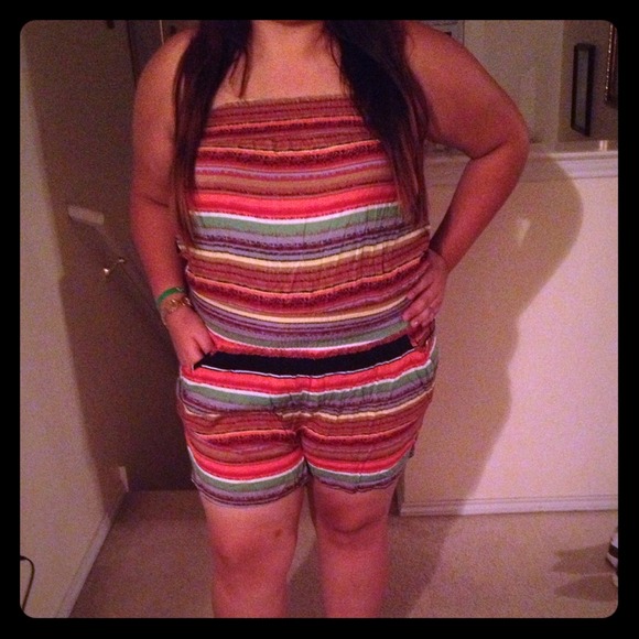🚫Sold🚫🚫**Strapless plus size romper