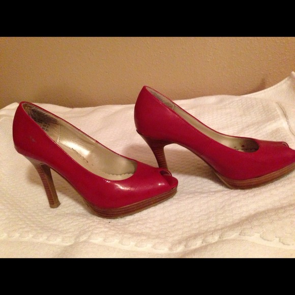 Red peeptoe with wooden sole