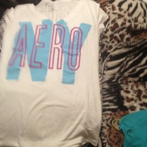 New shirt hasn't been warn. In great condition.