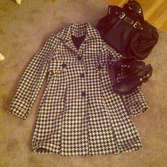 !!!!!!!!!SOLD!!!!!!!!!Houndstooth pea coat. Size S