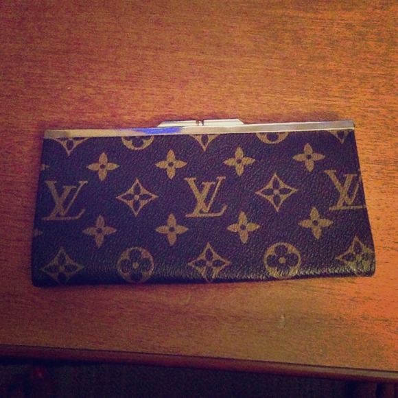 ♦Hold♦ L V inspired clasp wallet & purple skirt