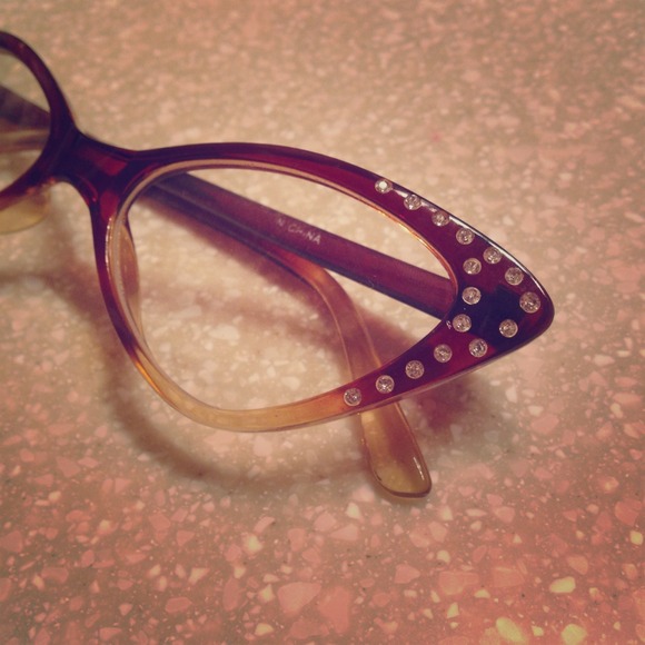 Vintage cat-eyed clear lens glasses.