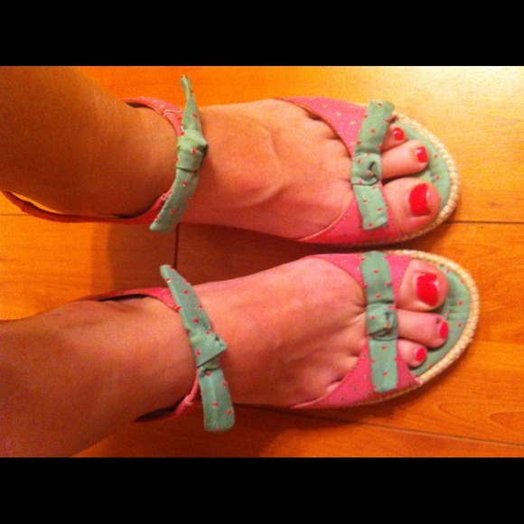 Liz Claiborne Wedge Sandal. Size 8
