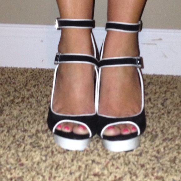 Fergie "Chapter" platform. - Picture 3 of 4