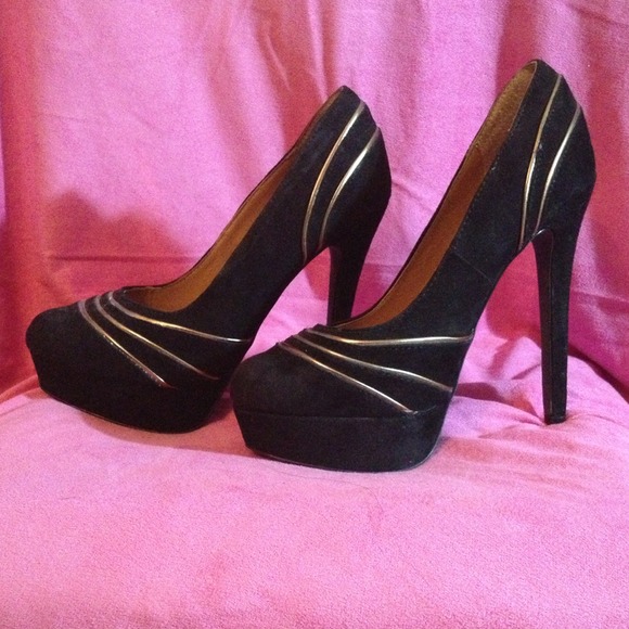 **FINAL SALE** Suede Colin Stuart Heels