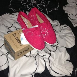 Red crotchet toms ! New!!