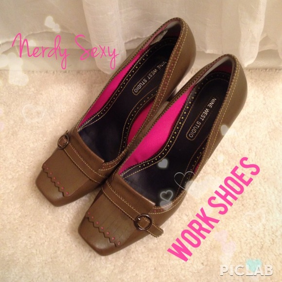 SOLD Cute Green Work Heels - Picture 1 of 4
