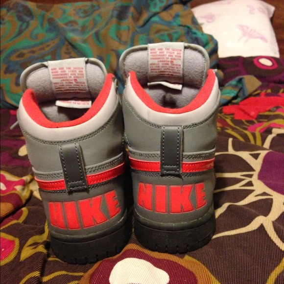 SOLD ✅ Nike Retros - Picture 2 of 4