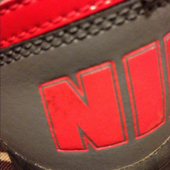 SOLD ✅ Nike Retros - Picture 3 of 4