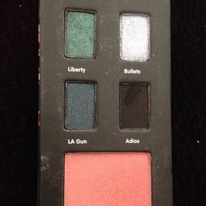 Tokidoki by sephora palette eyeshadow blush