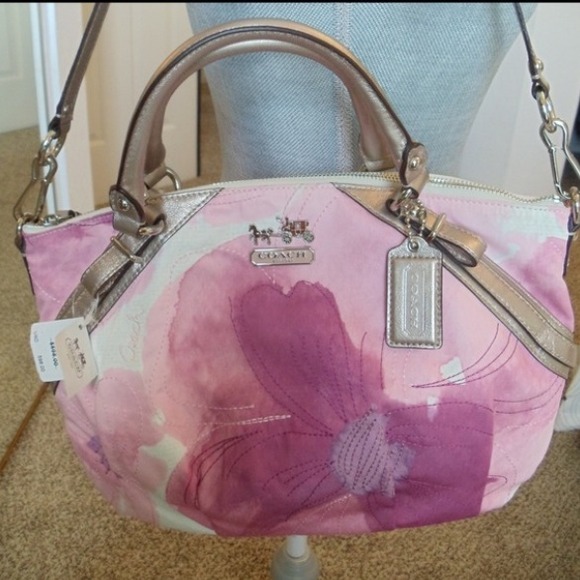 Sold on ebay!!  Coach handbag