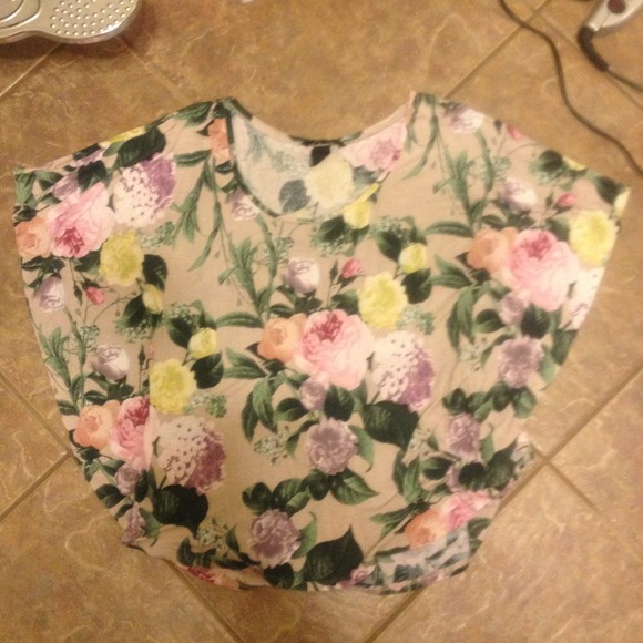Floral bat-wing top