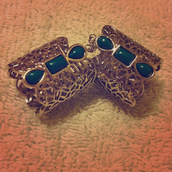 Beyond Rings Jewelry - Linked ring