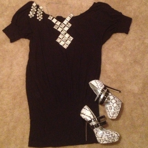 ❌SOLD IN BUNDLE❌LBD Alert: BCBG Dress❌SOLD❌