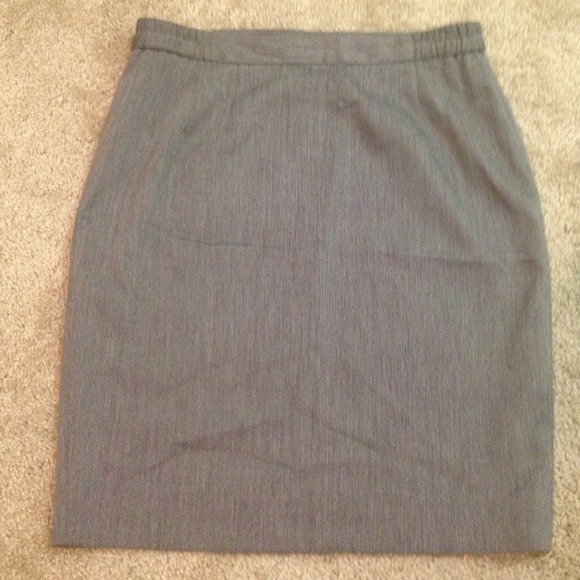 Gray Skirt - Picture 2 of 4