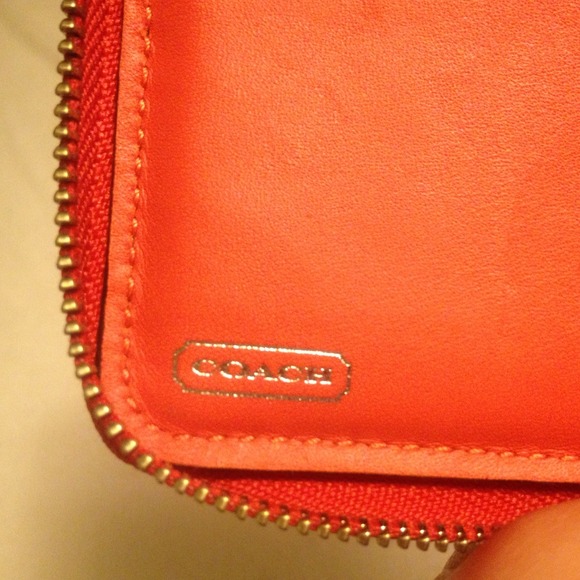 Authentic Coach Salmon Pink Leather Wallet, Cute! - Picture 3 of 4