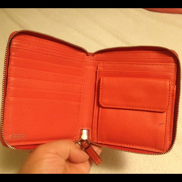 Authentic Coach Salmon Pink Leather Wallet, Cute! - Picture 4 of 4