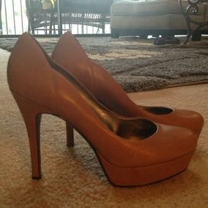 Guess pumps