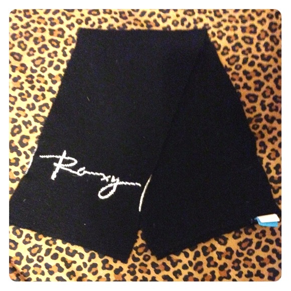 Roxbury reservable scarf