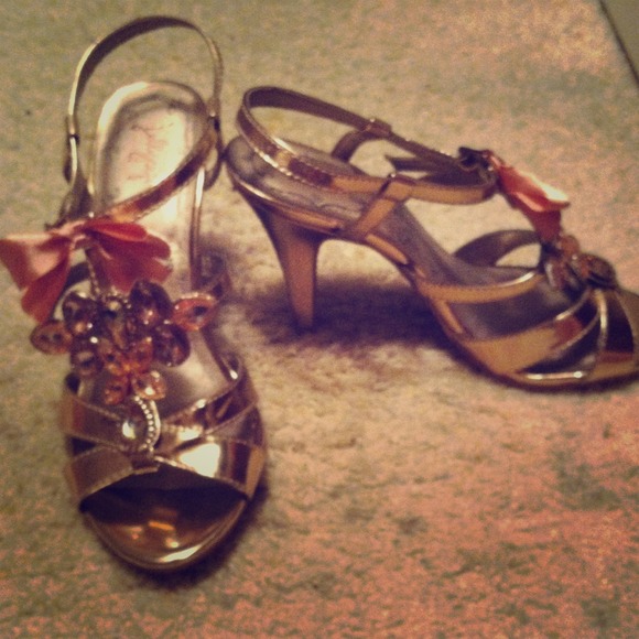 Brand new only worn once heels!