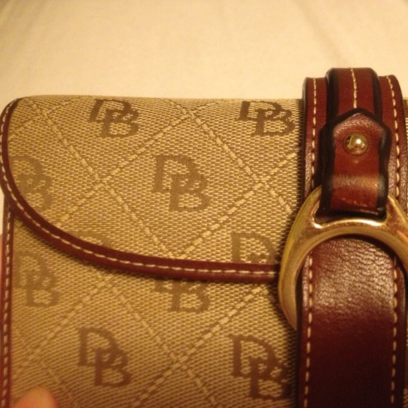 Authentic Dooney & Bourke Signature Snap Wallet - Picture 2 of 4