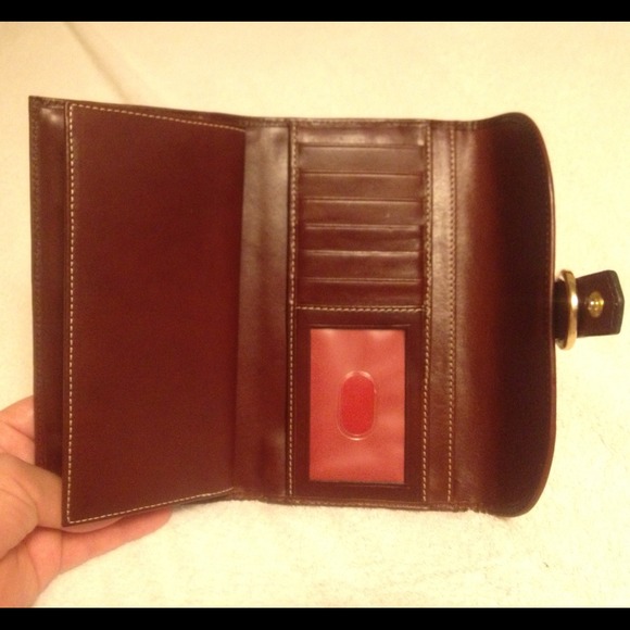 Authentic Dooney & Bourke Signature Snap Wallet - Picture 4 of 4