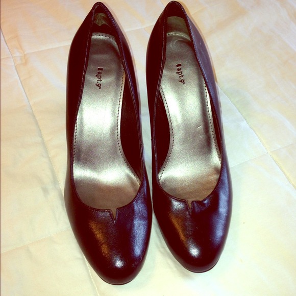 Apt 9 black pumps