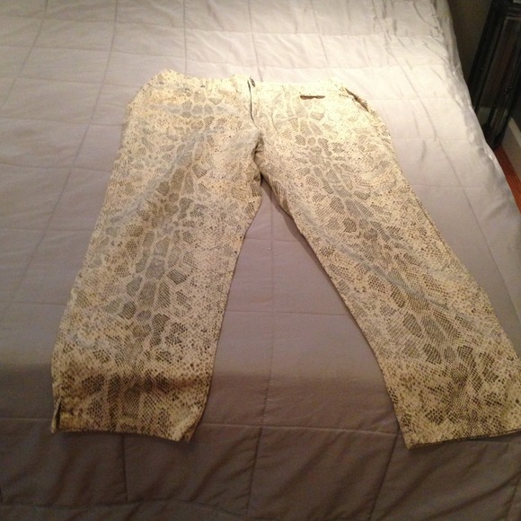 Liz Claiborne size 12 snake print Capri