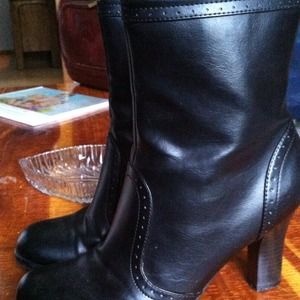 Leather black boots
