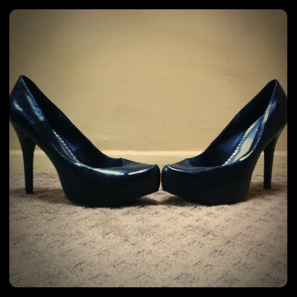 Cute platform black pumps