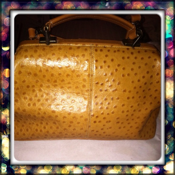 ✅🐝🍉 Portofino Collection Ostrich Embossed Purse - Picture 2 of 4