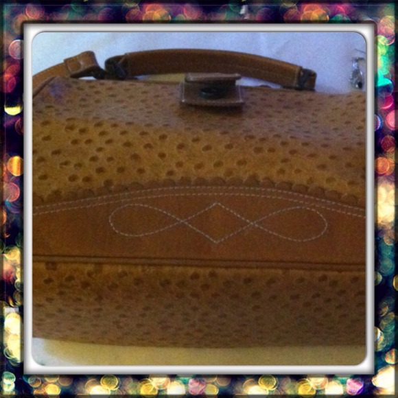 ✅🐝🍉 Portofino Collection Ostrich Embossed Purse - Picture 3 of 4