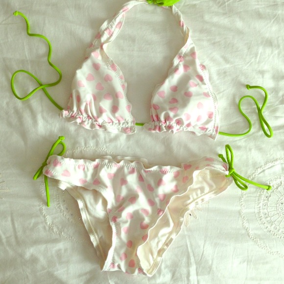Adorable bikini!! 👙