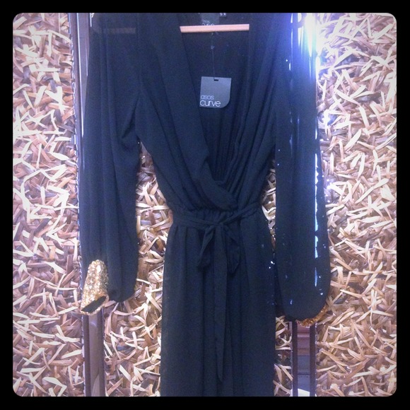 Timeless black wrap dress!