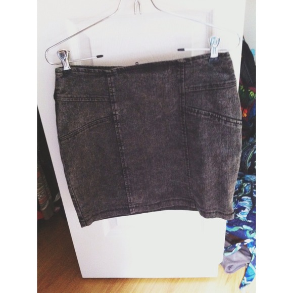 Nollie Dresses & Skirts - Nollie black denim washed skirt