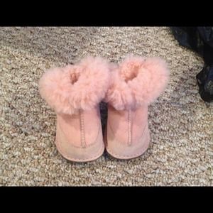 Baby Uggs pink w faux fur trim