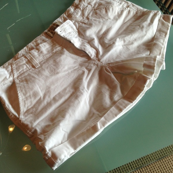 🌟SOLD in bundle🌟 Old Navy shorts in white 3.5"