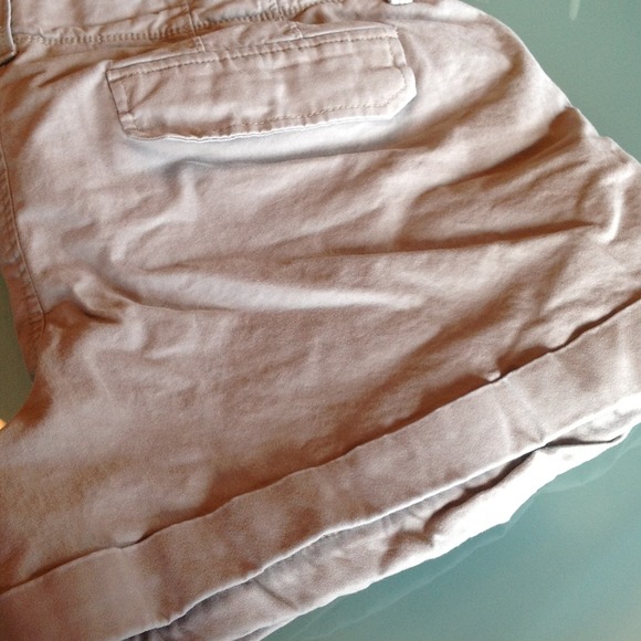 🌟SOLD in bundle🌟Old Navy khaki shorts 3.5" - Picture 2 of 2